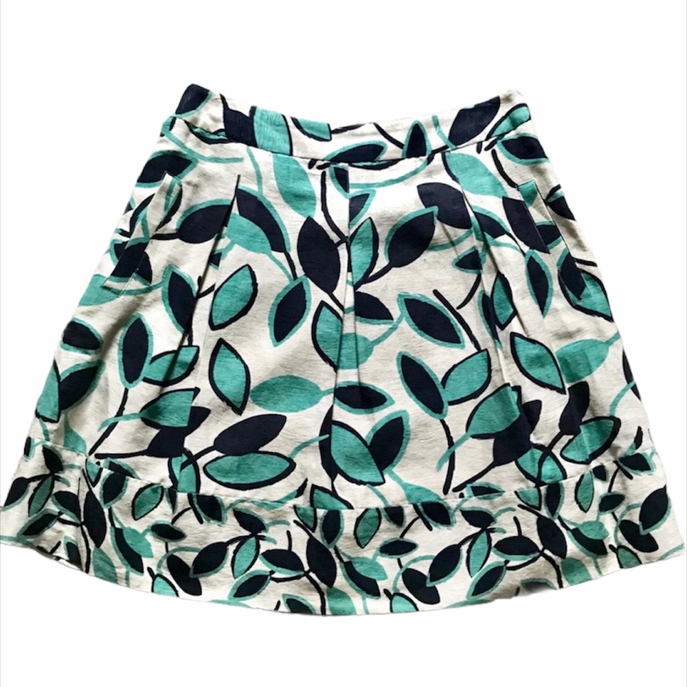 BCBGMaxAzria Size 6 Navy Floral A-Line Cream Skirt